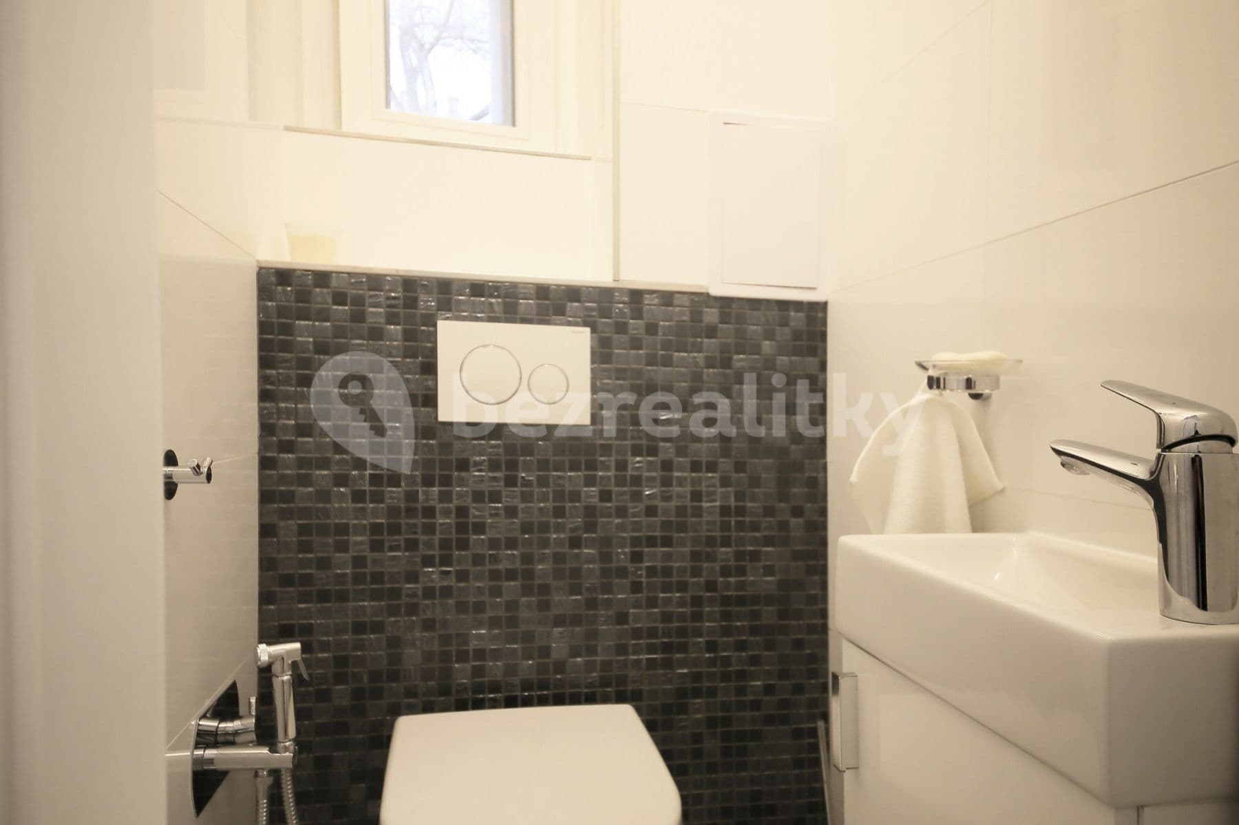 Studio flat to rent, 25 m², Nikolaje Alexejeviče Někrasova, Prague, Prague Studio flat to rent, 25 m², Nikolaje Alexejeviče Někrasova, Prague, Prague