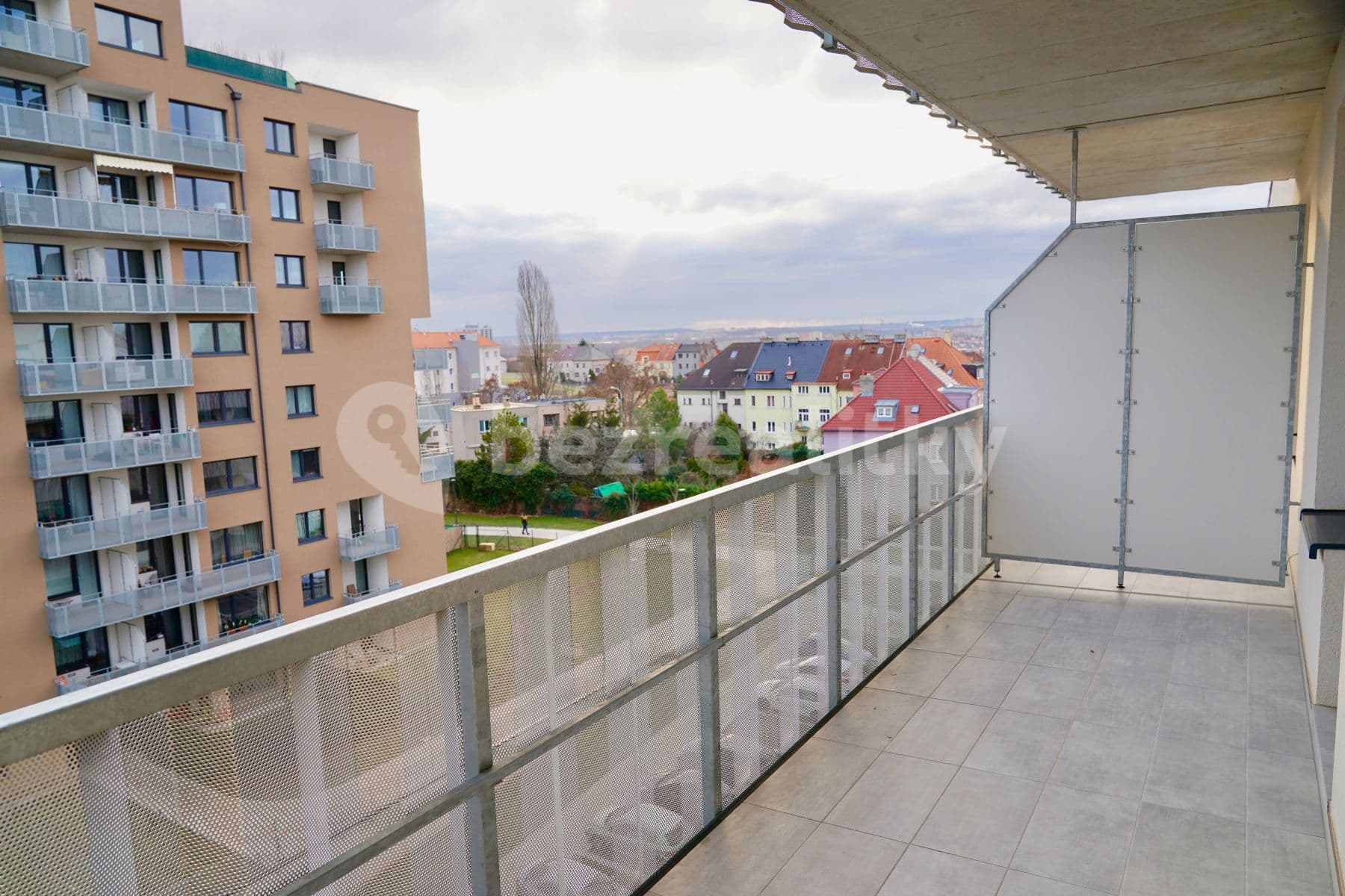 1 bedroom with open-plan kitchen flat to rent, 62 m², Zvěřinova, Prague, Prague 1 bedroom with open-plan kitchen flat to rent, 62 m², Zvěřinova, Prague, Prague