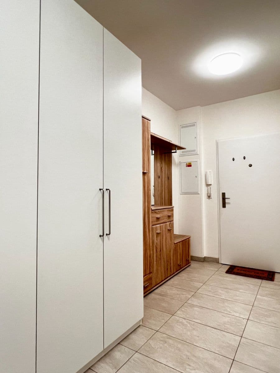 1 bedroom with open-plan kitchen flat to rent, 62 m², Zvěřinova, Prague, Prague 1 bedroom with open-plan kitchen flat to rent, 62 m², Zvěřinova, Prague, Prague