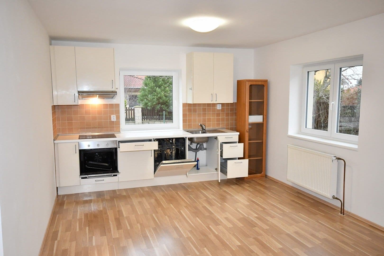 house to rent, 200 m², Seifertova, Velké Přílepy, Středočeský Region house to rent, 200 m², Seifertova, Velké Přílepy, Středočeský Region