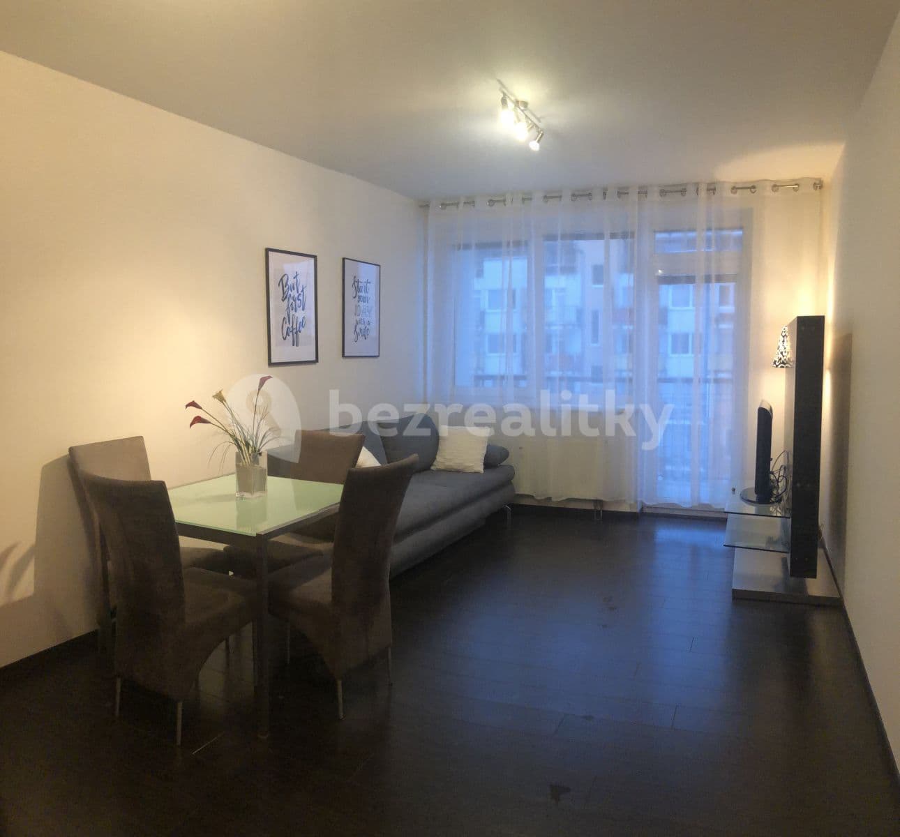 1 bedroom with open-plan kitchen flat to rent, 52 m², Pod Harfou, Prague, Prague 1 bedroom with open-plan kitchen flat to rent, 52 m², Pod Harfou, Prague, Prague