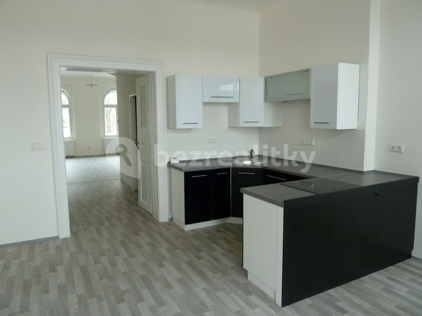 1 bedroom with open-plan kitchen flat to rent, 60 m², Holečkova, Prague, Prague 1 bedroom with open-plan kitchen flat to rent, 60 m², Holečkova, Prague, Prague
