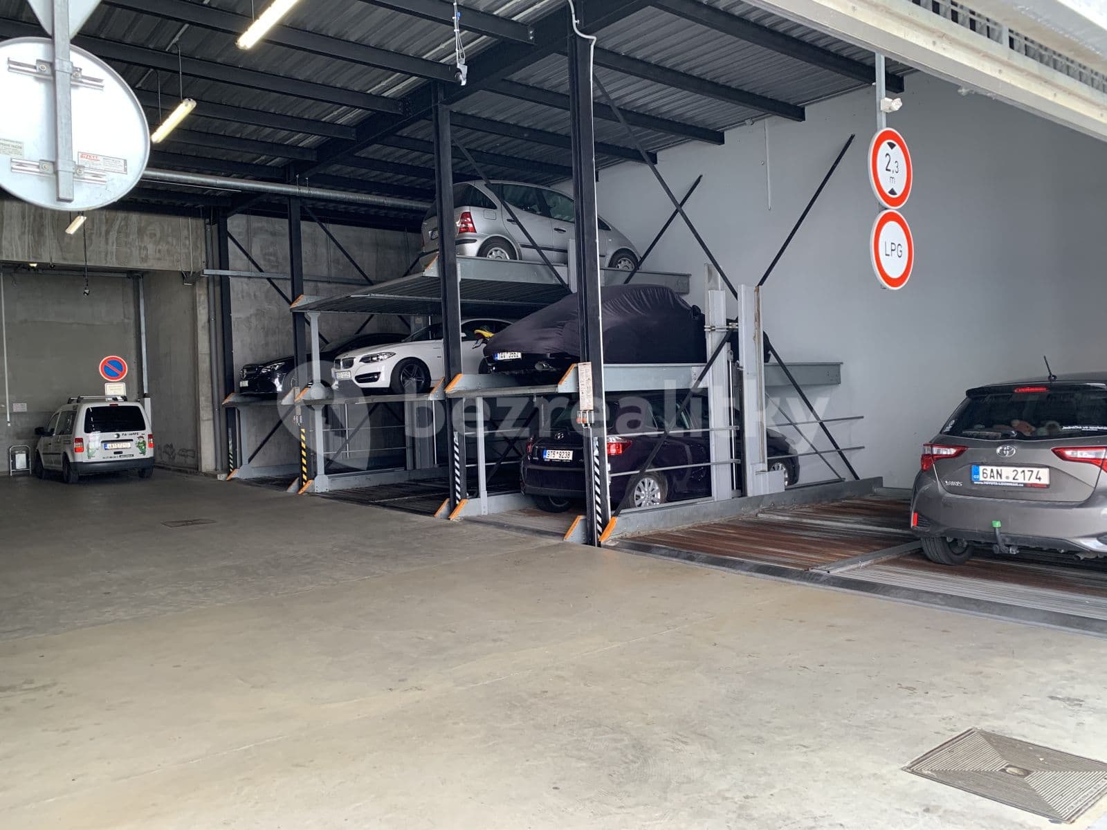 garage to rent, 12 m², Novákových, Prague, Prague garage to rent, 12 m², Novákových, Prague, Prague