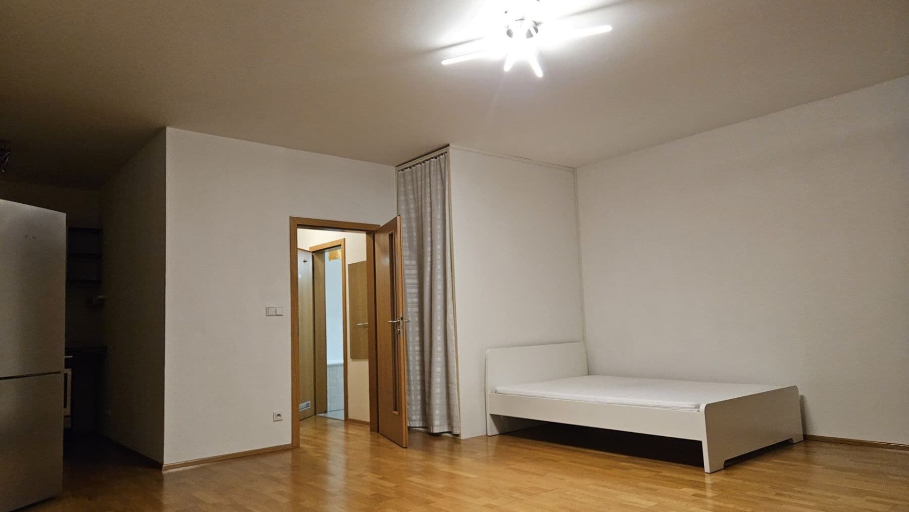 Studio flat to rent, 47 m², Jeseniova, Prague, Prague Studio flat to rent, 47 m², Jeseniova, Prague, Prague