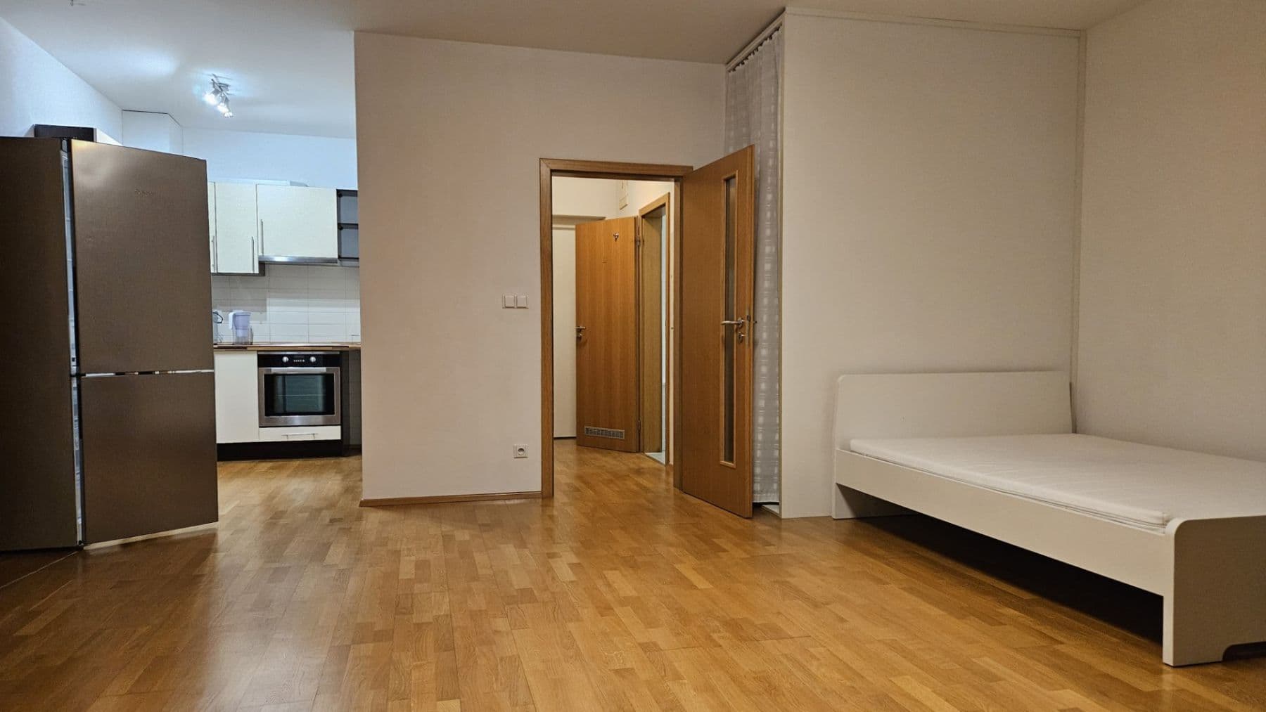 Studio flat to rent, 47 m², Jeseniova, Prague, Prague Studio flat to rent, 47 m², Jeseniova, Prague, Prague