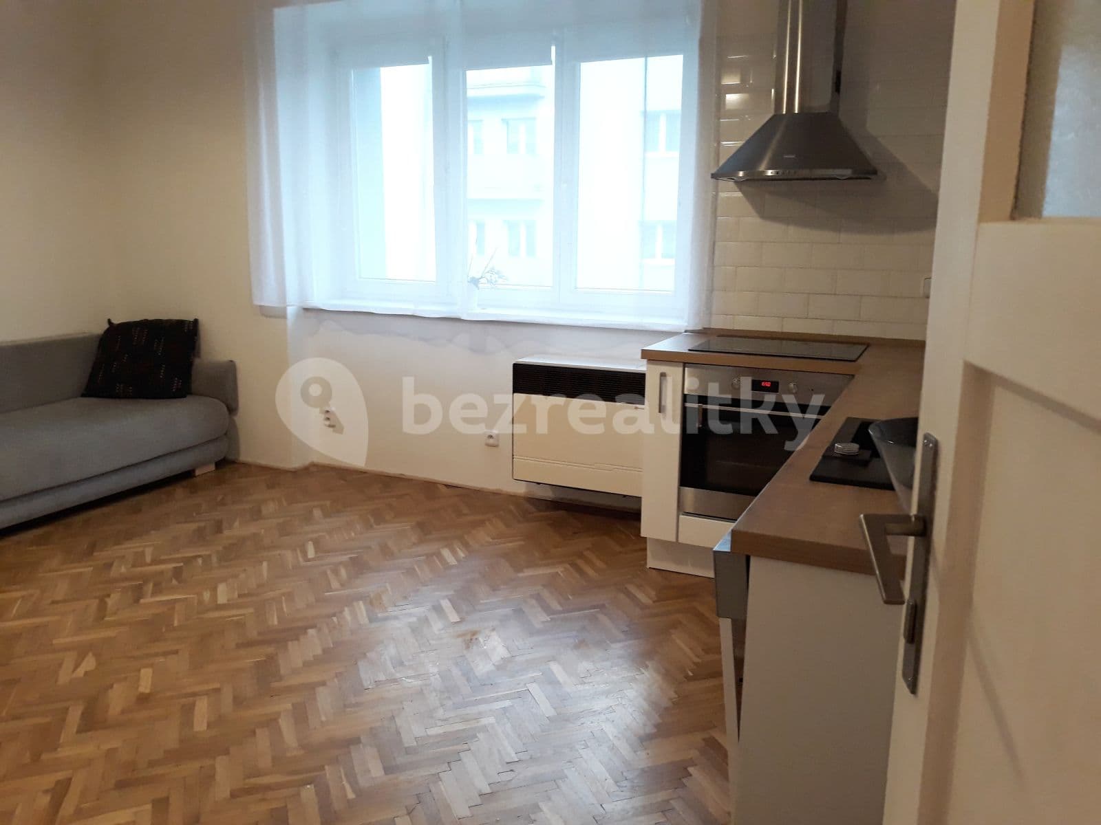 1 bedroom with open-plan kitchen flat to rent, 39 m², Nad Kajetánkou, Prague, Prague 1 bedroom with open-plan kitchen flat to rent, 39 m², Nad Kajetánkou, Prague, Prague
