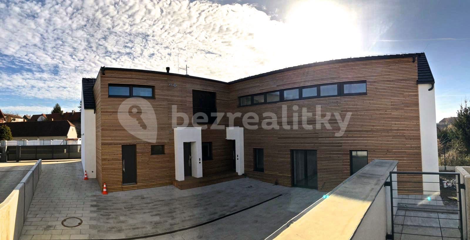 1 bedroom with open-plan kitchen flat to rent, 73 m², Josefa Houdka, Prague, Prague 1 bedroom with open-plan kitchen flat to rent, 73 m², Josefa Houdka, Prague, Prague