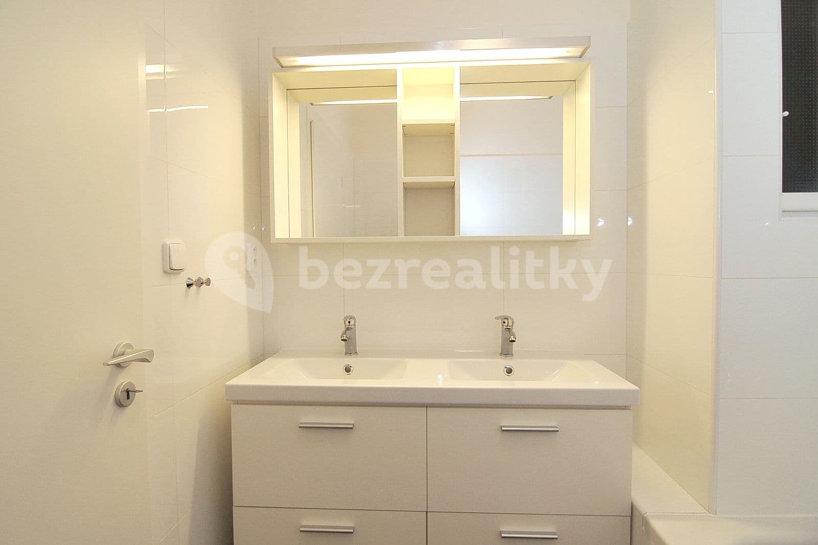 3 bedroom flat to rent, 89 m², Přístavní, Prague, Prague 3 bedroom flat to rent, 89 m², Přístavní, Prague, Prague