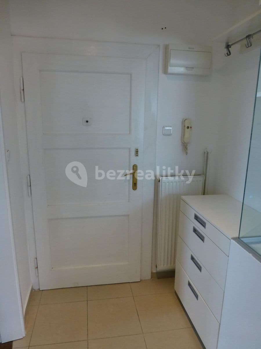 1 bedroom with open-plan kitchen flat to rent, 51 m², Na Jezerce, Prague, Prague 1 bedroom with open-plan kitchen flat to rent, 51 m², Na Jezerce, Prague, Prague