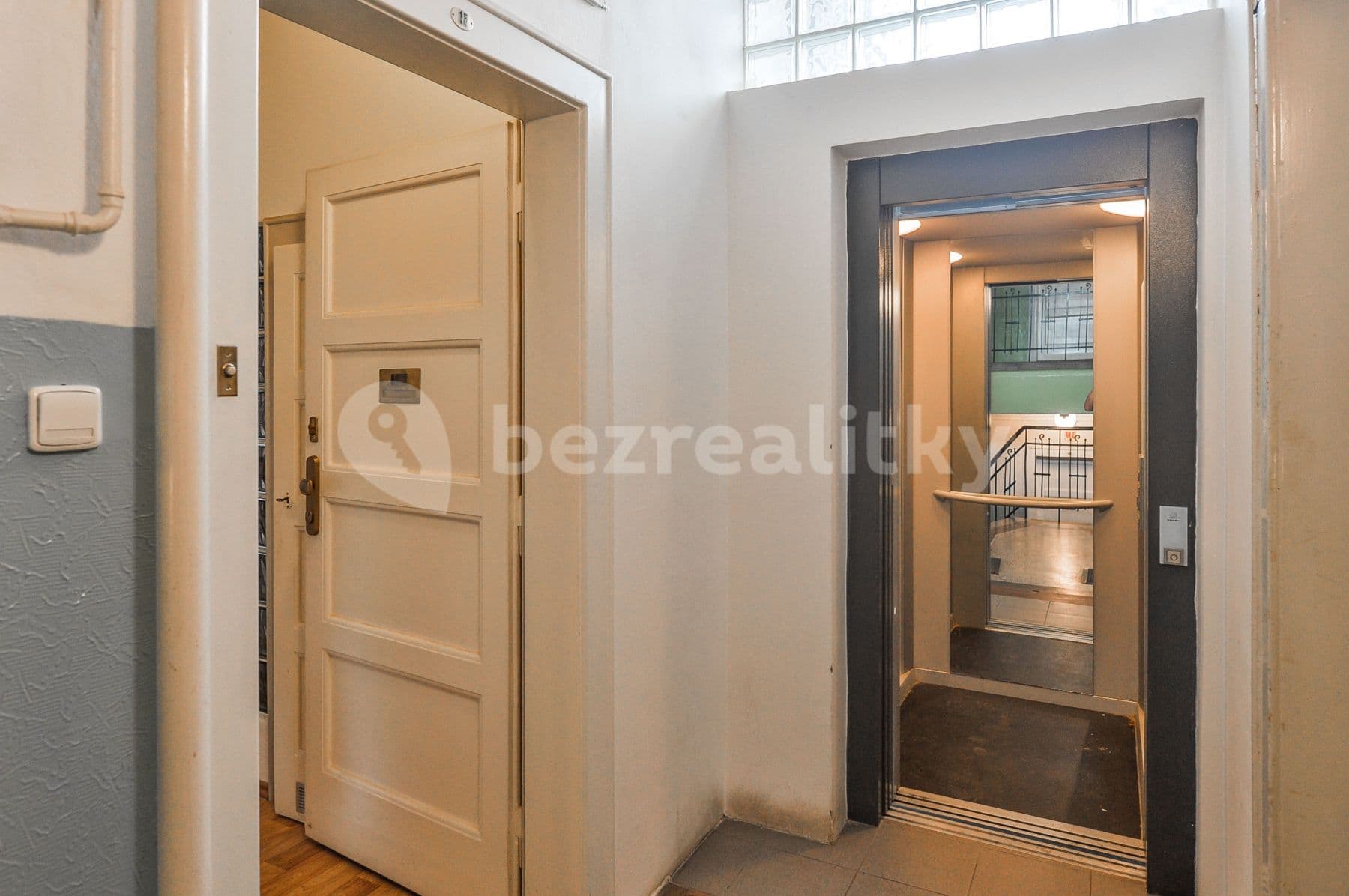 Studio flat to rent, 30 m², Viklefova, Prague, Prague Studio flat to rent, 30 m², Viklefova, Prague, Prague