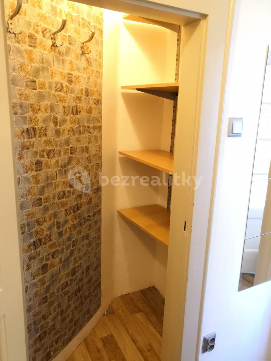 Studio flat to rent, 30 m², Viklefova, Prague, Prague Studio flat to rent, 30 m², Viklefova, Prague, Prague
