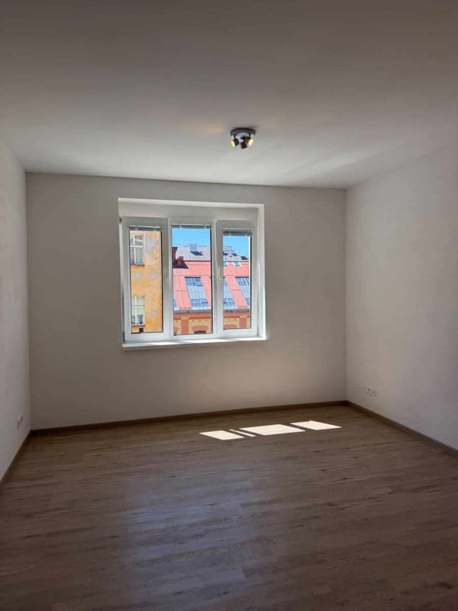 Studio flat to rent, 28 m², Vrázova, Prague, Prague Studio flat to rent, 28 m², Vrázova, Prague, Prague