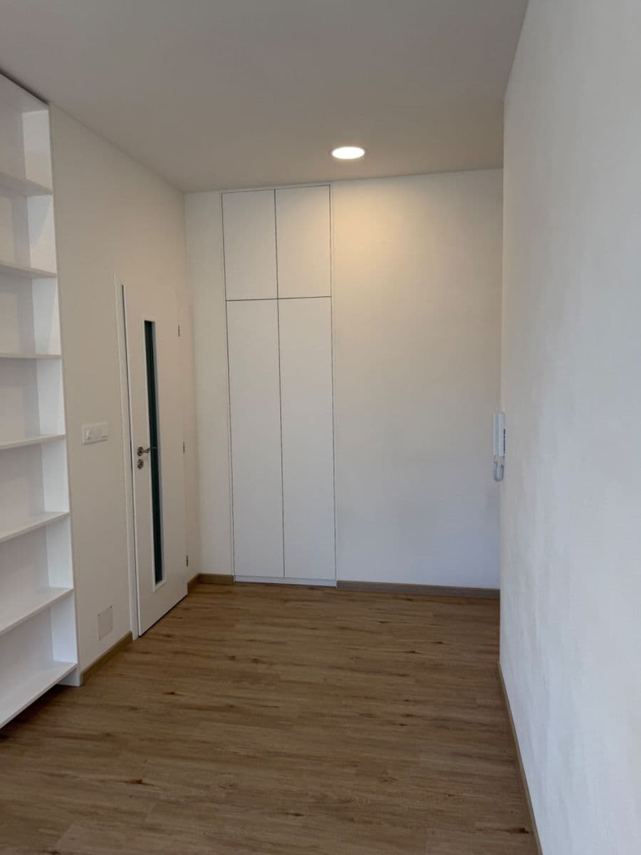 Studio flat to rent, 28 m², Vrázova, Prague, Prague Studio flat to rent, 28 m², Vrázova, Prague, Prague