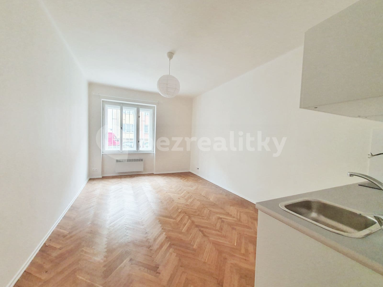 1 bedroom with open-plan kitchen flat to rent, 50 m², Malešická, Prague, Prague 1 bedroom with open-plan kitchen flat to rent, 50 m², Malešická, Prague, Prague