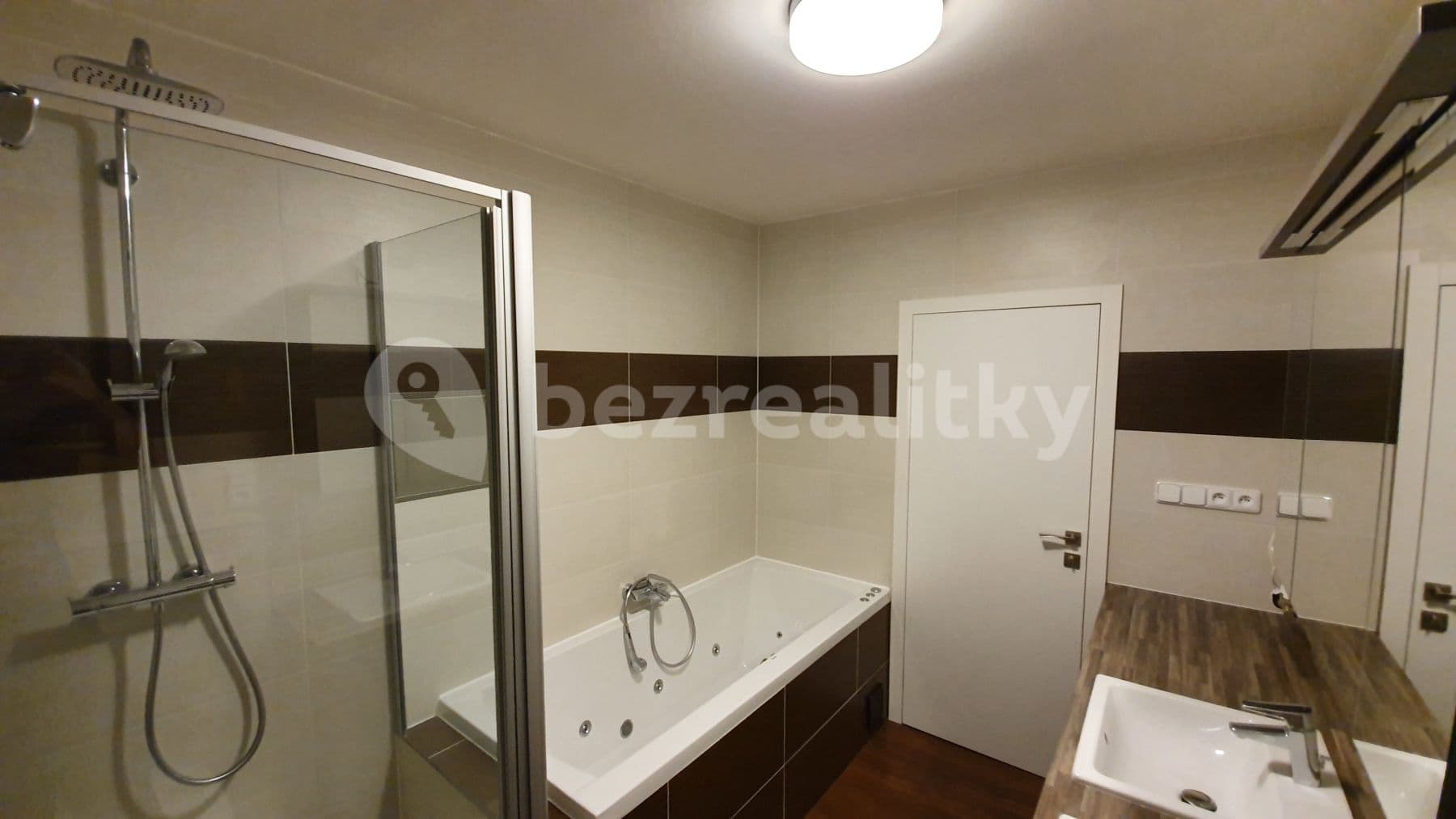 3 bedroom with open-plan kitchen flat to rent, 172 m², Milotická, Prague, Prague 3 bedroom with open-plan kitchen flat to rent, 172 m², Milotická, Prague, Prague
