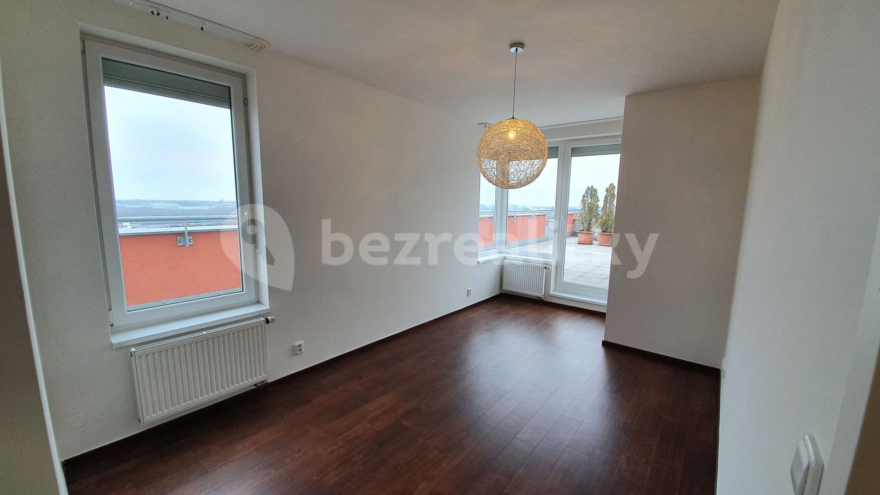 3 bedroom with open-plan kitchen flat to rent, 172 m², Milotická, Prague, Prague