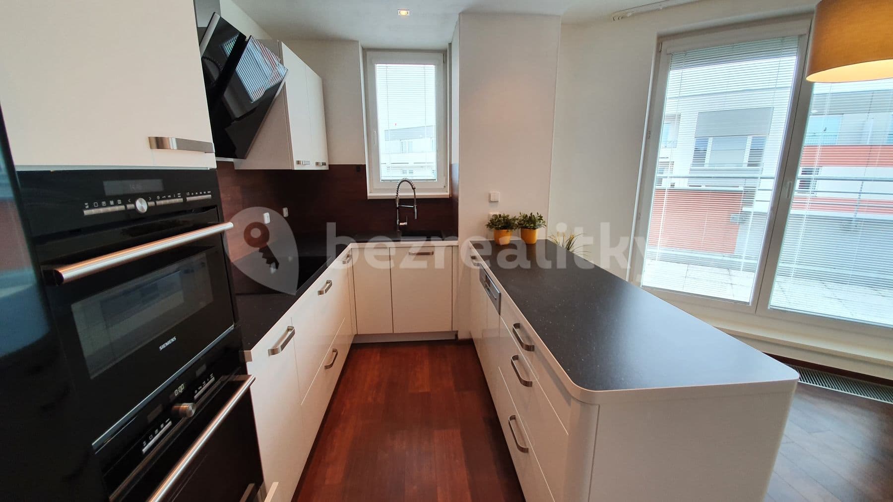 3 bedroom with open-plan kitchen flat to rent, 172 m², Milotická, Prague, Prague 3 bedroom with open-plan kitchen flat to rent, 172 m², Milotická, Prague, Prague