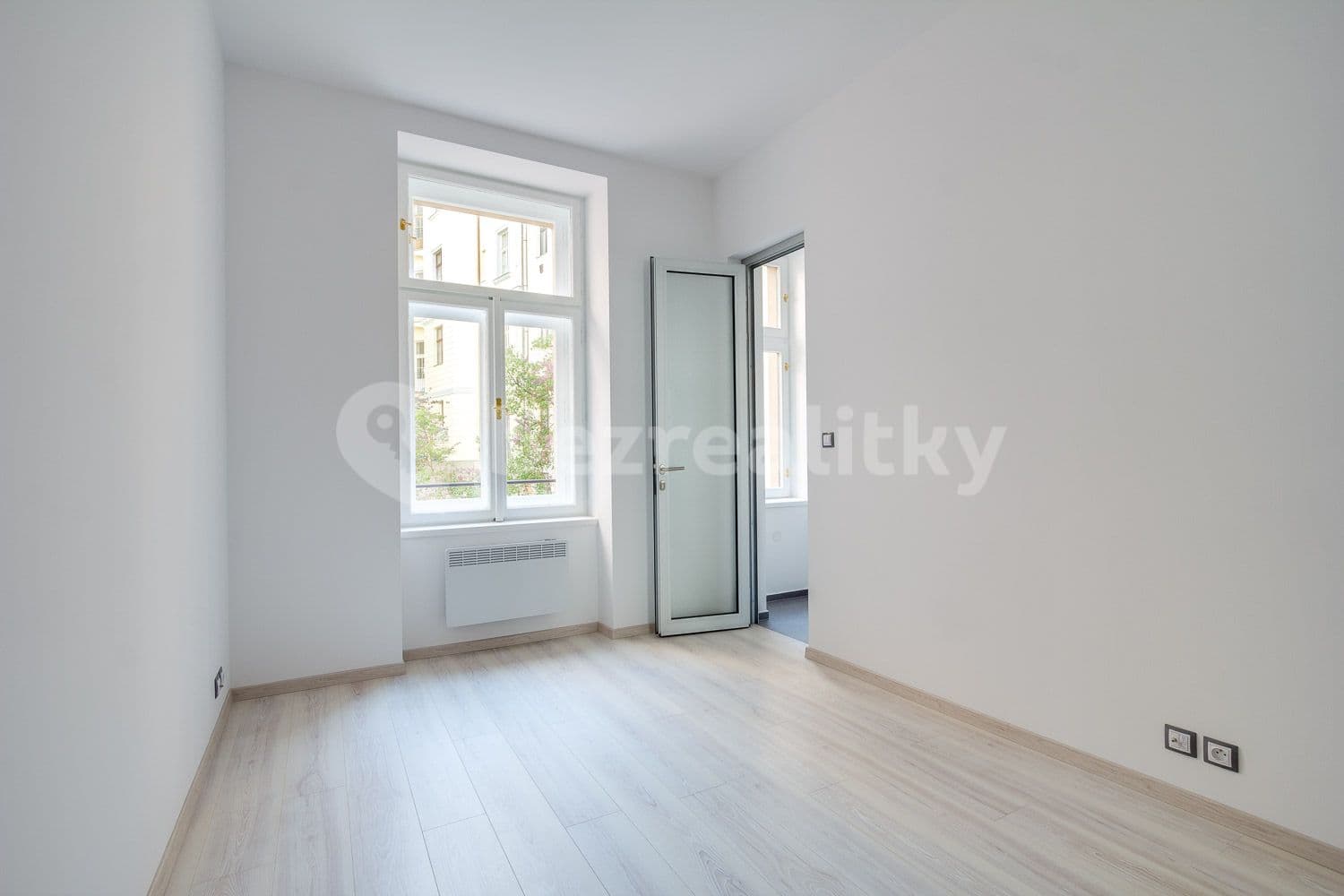 1 bedroom with open-plan kitchen flat to rent, 42 m², Podplukovníka Sochora, Prague, Prague 1 bedroom with open-plan kitchen flat to rent, 42 m², Podplukovníka Sochora, Prague, Prague