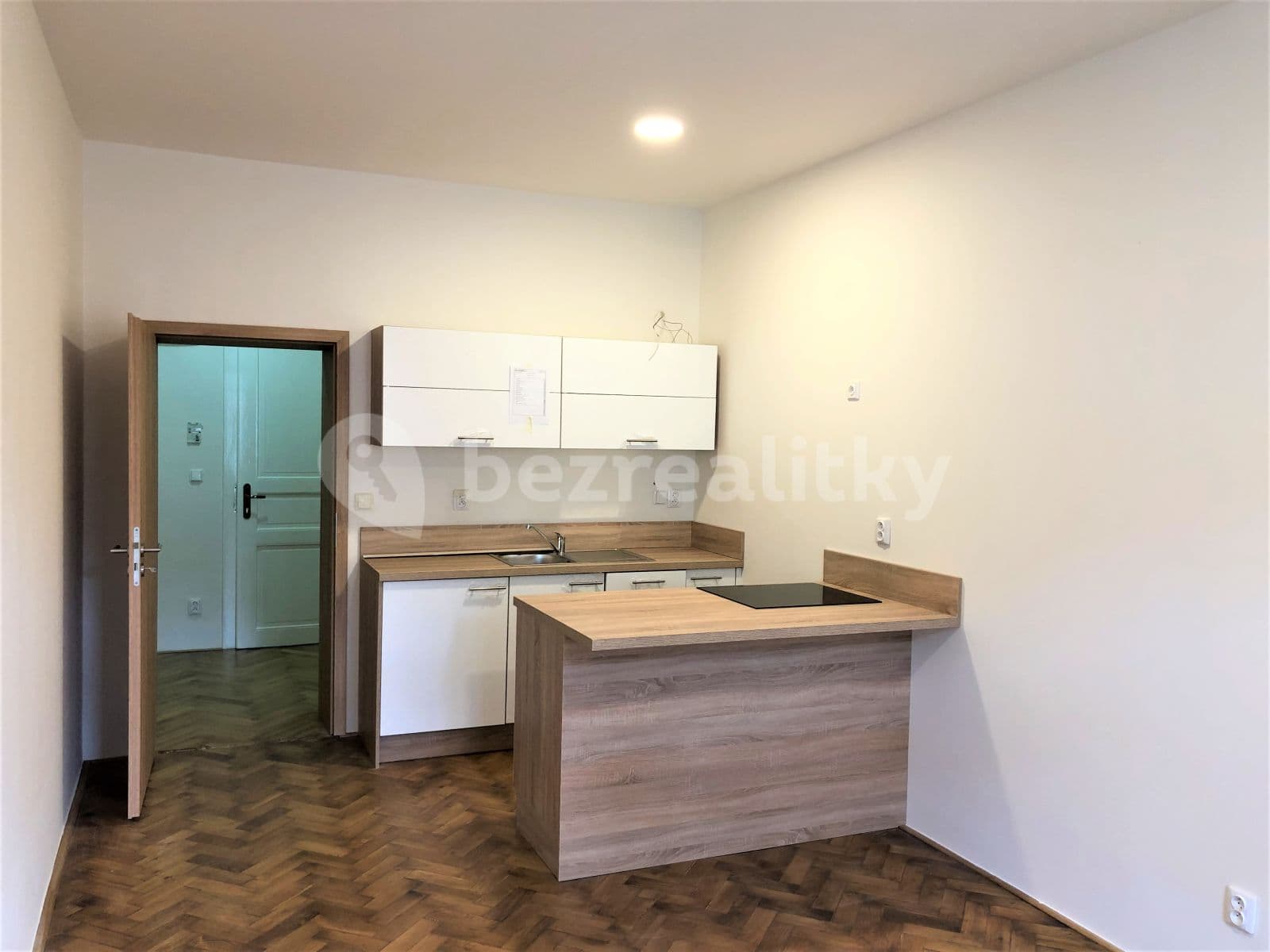 Small studio flat to rent, 29 m², Moskevská, Prague, Prague Small studio flat to rent, 29 m², Moskevská, Prague, Prague