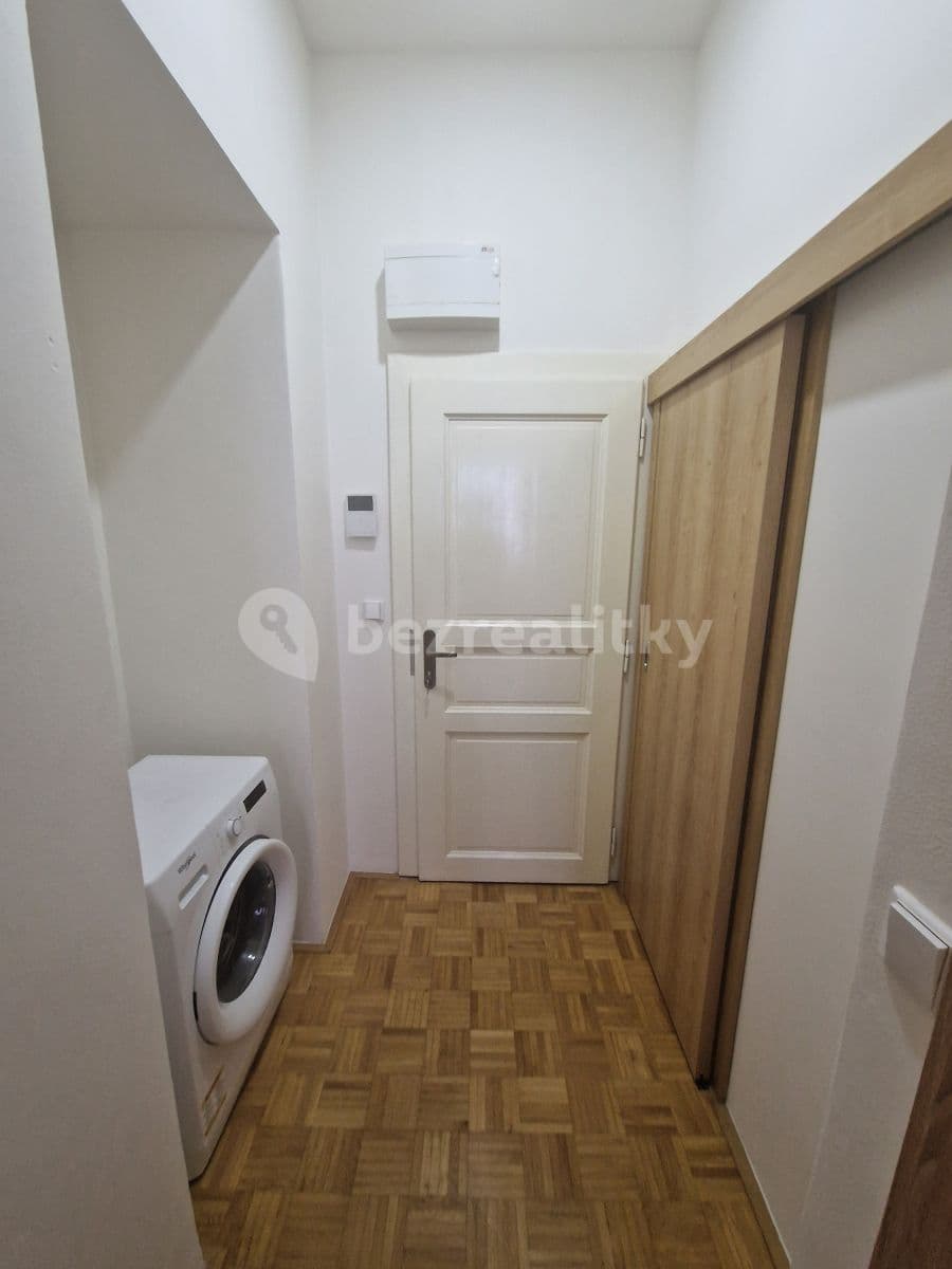 Small studio flat to rent, 29 m², Moskevská, Prague, Prague Small studio flat to rent, 29 m², Moskevská, Prague, Prague