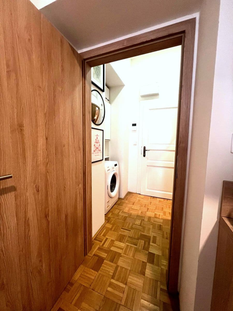 Small studio flat to rent, 29 m², Moskevská, Prague, Prague Small studio flat to rent, 29 m², Moskevská, Prague, Prague
