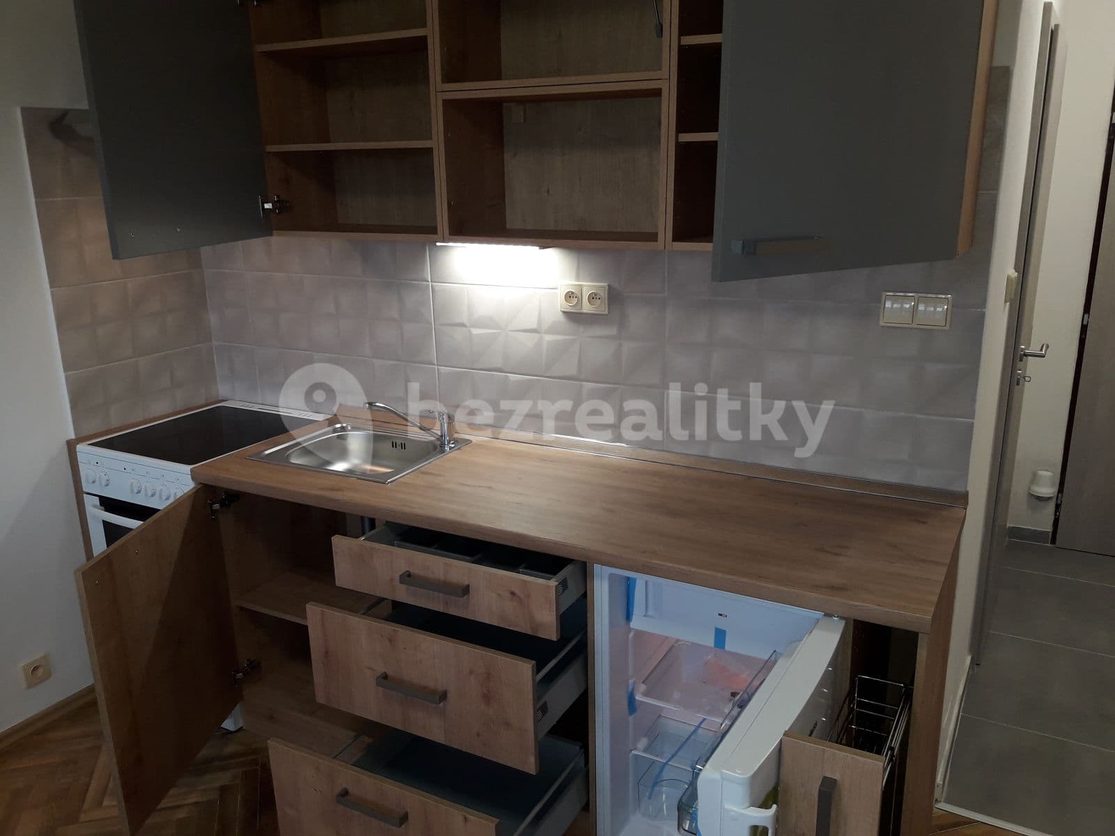 Small studio flat to rent, 23 m², Částkova, Plzeň, Plzeňský Region Small studio flat to rent, 23 m², Částkova, Plzeň, Plzeňský Region