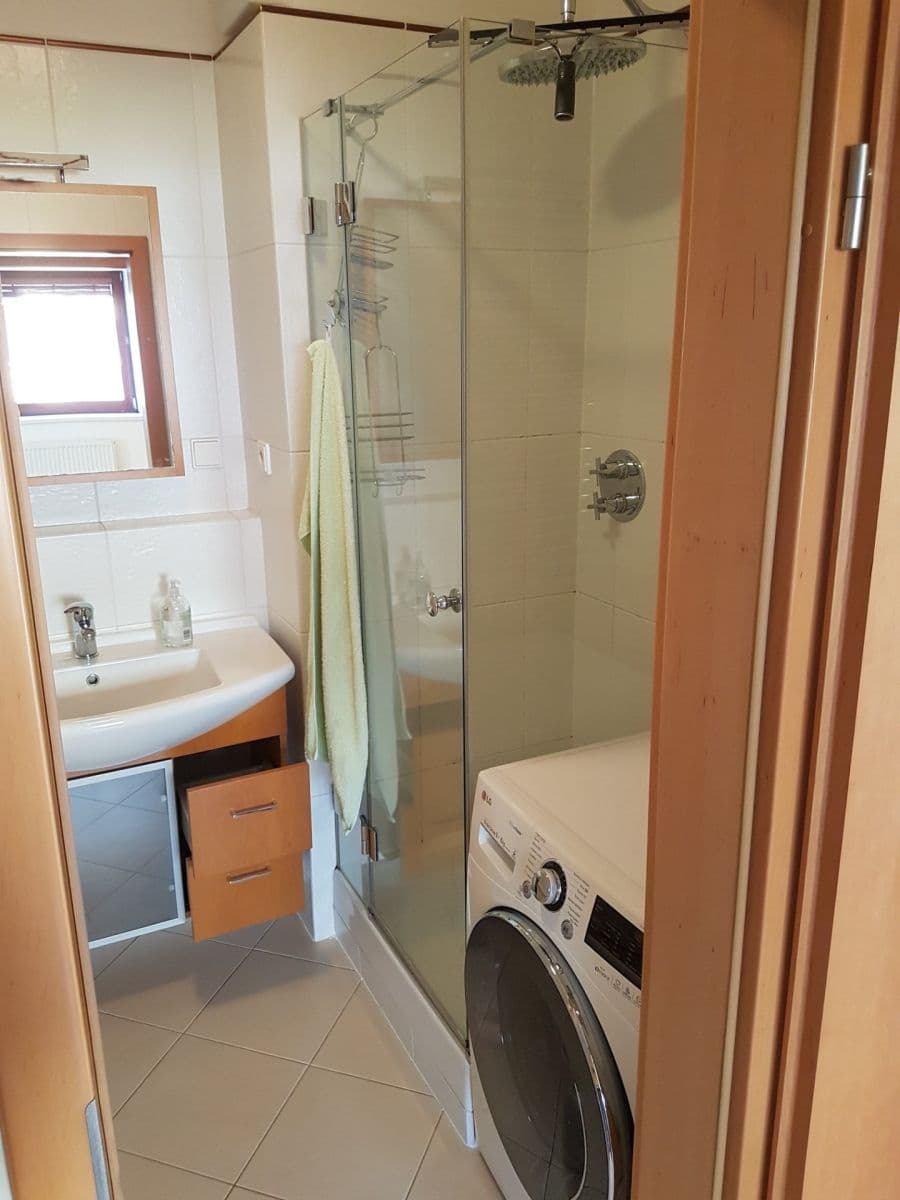 2 bedroom with open-plan kitchen flat to rent, 80 m², Andersenova, Prague, Prague 2 bedroom with open-plan kitchen flat to rent, 80 m², Andersenova, Prague, Prague