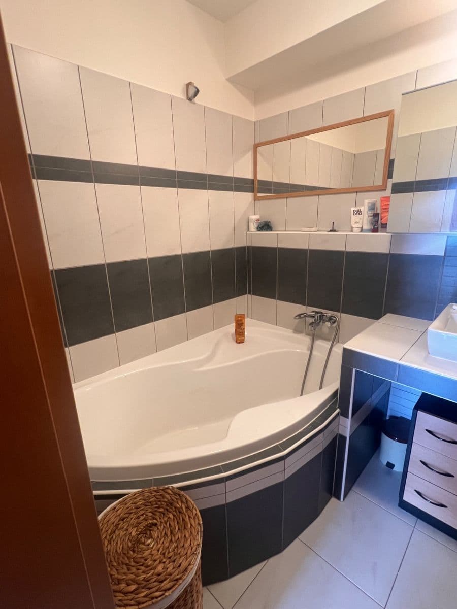 2 bedroom with open-plan kitchen flat to rent, 78 m², Sicherova, Prague, Prague 2 bedroom with open-plan kitchen flat to rent, 78 m², Sicherova, Prague, Prague