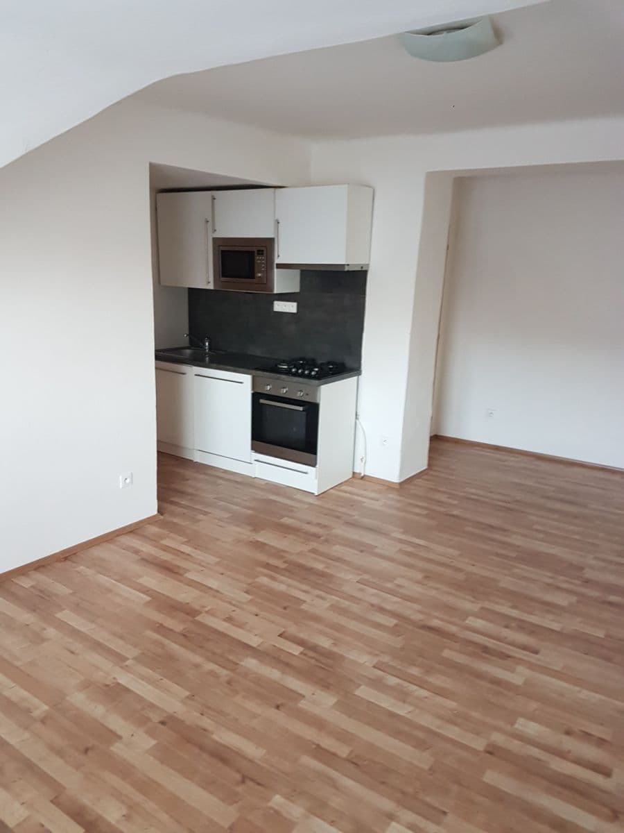 2 bedroom with open-plan kitchen flat to rent, 66 m², Baarova, Prague, Prague 2 bedroom with open-plan kitchen flat to rent, 66 m², Baarova, Prague, Prague