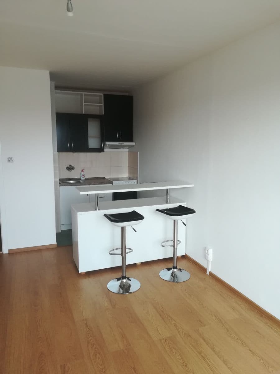 1 bedroom with open-plan kitchen flat to rent, 35 m², Jílová, Olomouc, Olomoucký Region 1 bedroom with open-plan kitchen flat to rent, 35 m², Jílová, Olomouc, Olomoucký Region