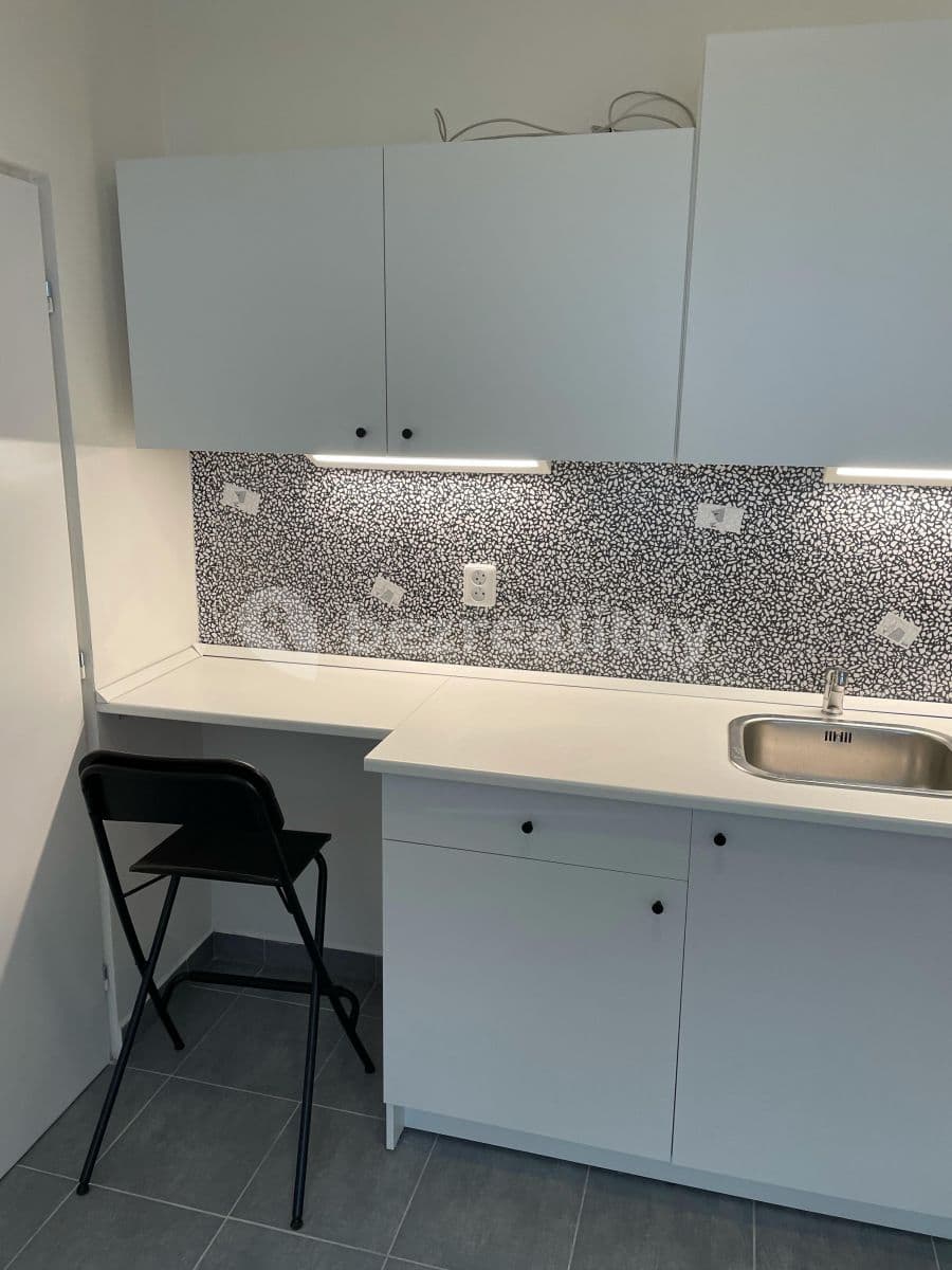 Small studio flat to rent, 14 m², Pod Kesnerkou, Prague, Prague Small studio flat to rent, 14 m², Pod Kesnerkou, Prague, Prague