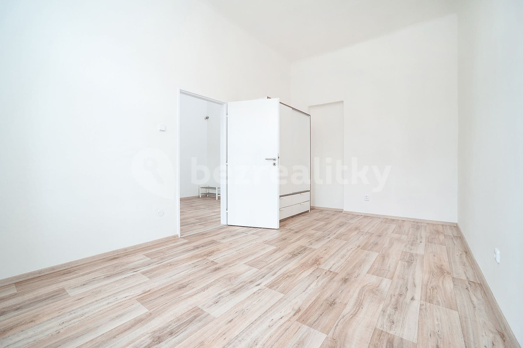 1 bedroom with open-plan kitchen flat to rent, 36 m², Boleslavova, Prague, Prague 1 bedroom with open-plan kitchen flat to rent, 36 m², Boleslavova, Prague, Prague