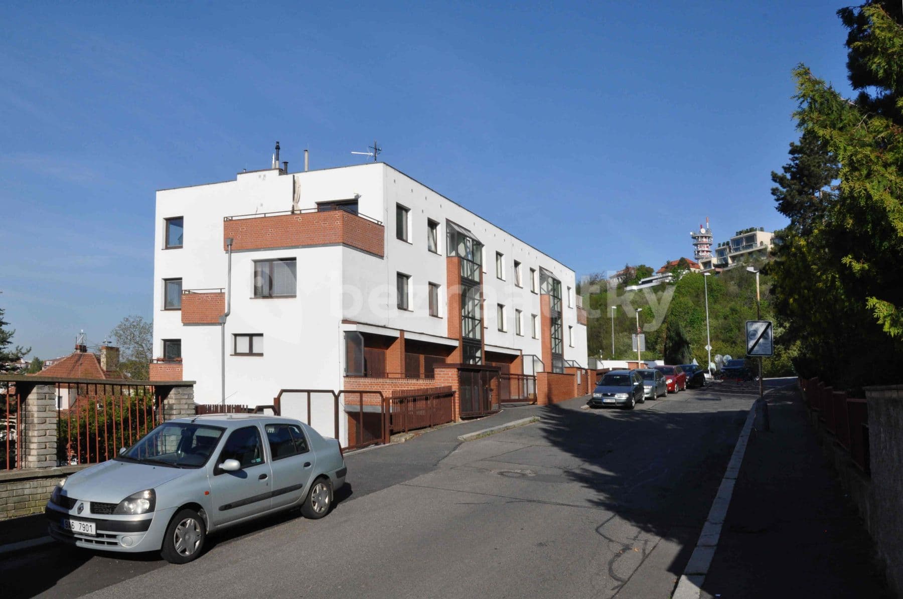 3 bedroom with open-plan kitchen flat to rent, 80 m², Pod Fialkou, Prague, Prague 3 bedroom with open-plan kitchen flat to rent, 80 m², Pod Fialkou, Prague, Prague