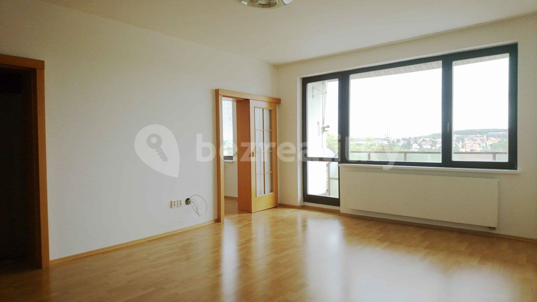 3 bedroom with open-plan kitchen flat to rent, 80 m², Pod Fialkou, Prague, Prague 3 bedroom with open-plan kitchen flat to rent, 80 m², Pod Fialkou, Prague, Prague
