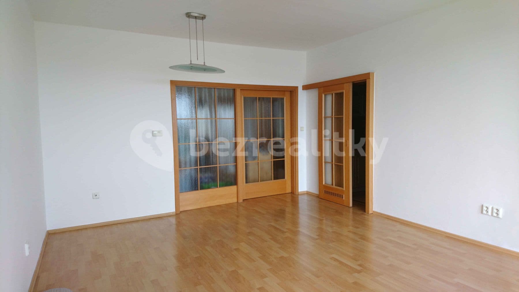 3 bedroom with open-plan kitchen flat to rent, 80 m², Pod Fialkou, Prague, Prague 3 bedroom with open-plan kitchen flat to rent, 80 m², Pod Fialkou, Prague, Prague