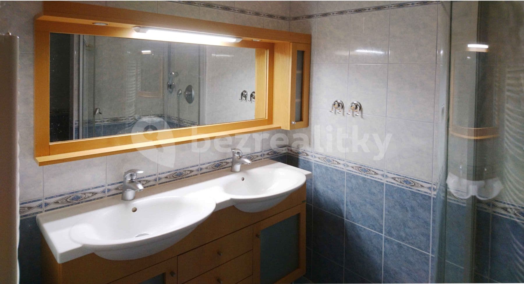 3 bedroom with open-plan kitchen flat to rent, 80 m², Pod Fialkou, Prague, Prague 3 bedroom with open-plan kitchen flat to rent, 80 m², Pod Fialkou, Prague, Prague