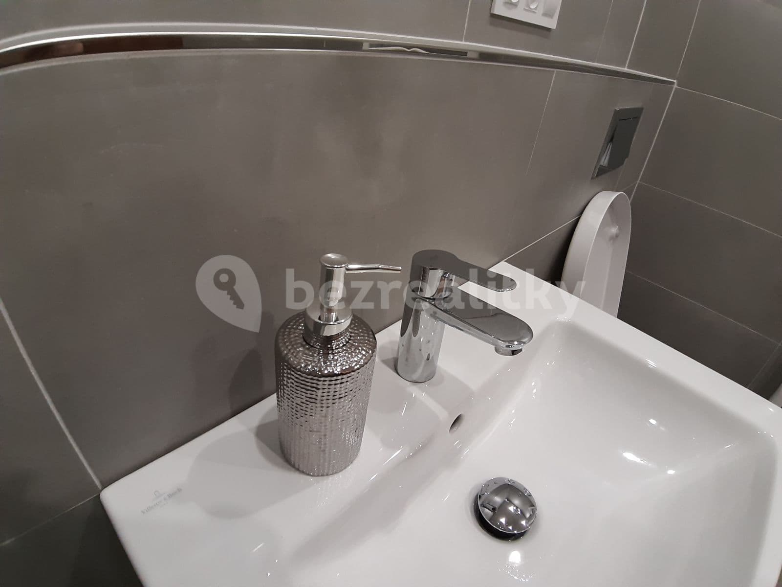 Studio flat to rent, 34 m², Walterovo náměstí, Prague, Prague Studio flat to rent, 34 m², Walterovo náměstí, Prague, Prague