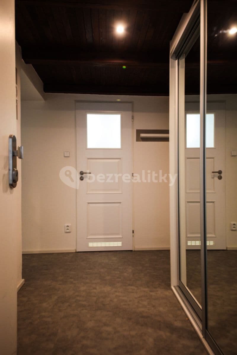 2 bedroom with open-plan kitchen flat to rent, 65 m², Pod Školou, Prague, Prague