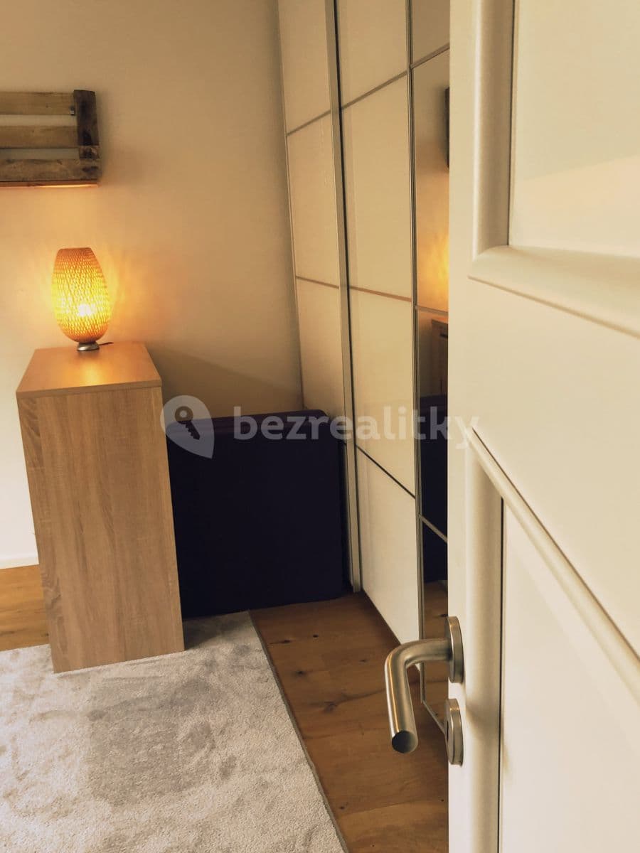 2 bedroom with open-plan kitchen flat to rent, 65 m², Pod Školou, Prague, Prague