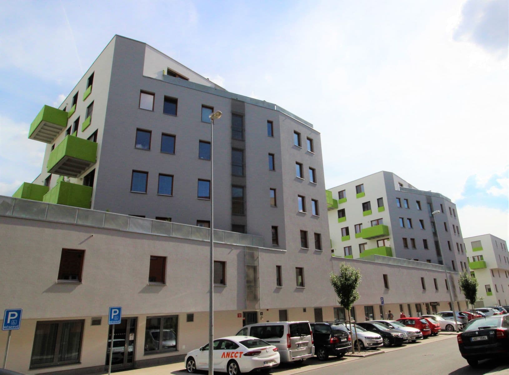 4 bedroom with open-plan kitchen flat to rent, 150 m², U Hranic, Prague, Prague 4 bedroom with open-plan kitchen flat to rent, 150 m², U Hranic, Prague, Prague