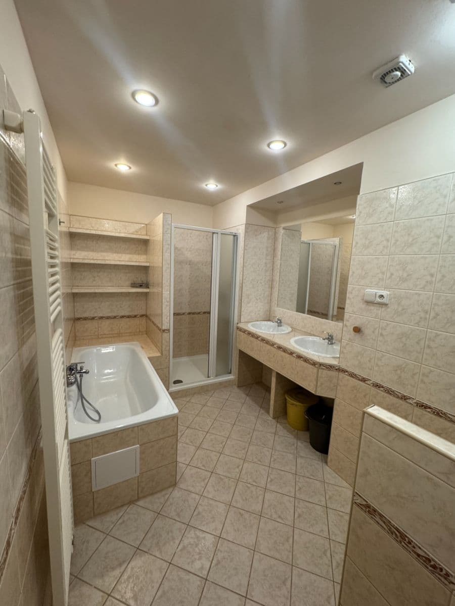 2 bedroom flat to rent, 89 m², Balbínova, Prague, Prague 2 bedroom flat to rent, 89 m², Balbínova, Prague, Prague