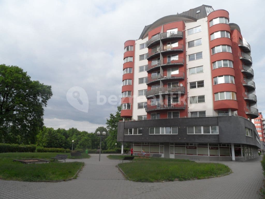 Studio flat to rent, 35 m², nábřeží Závodu míru, Pardubice, Pardubický Region Studio flat to rent, 35 m², nábřeží Závodu míru, Pardubice, Pardubický Region