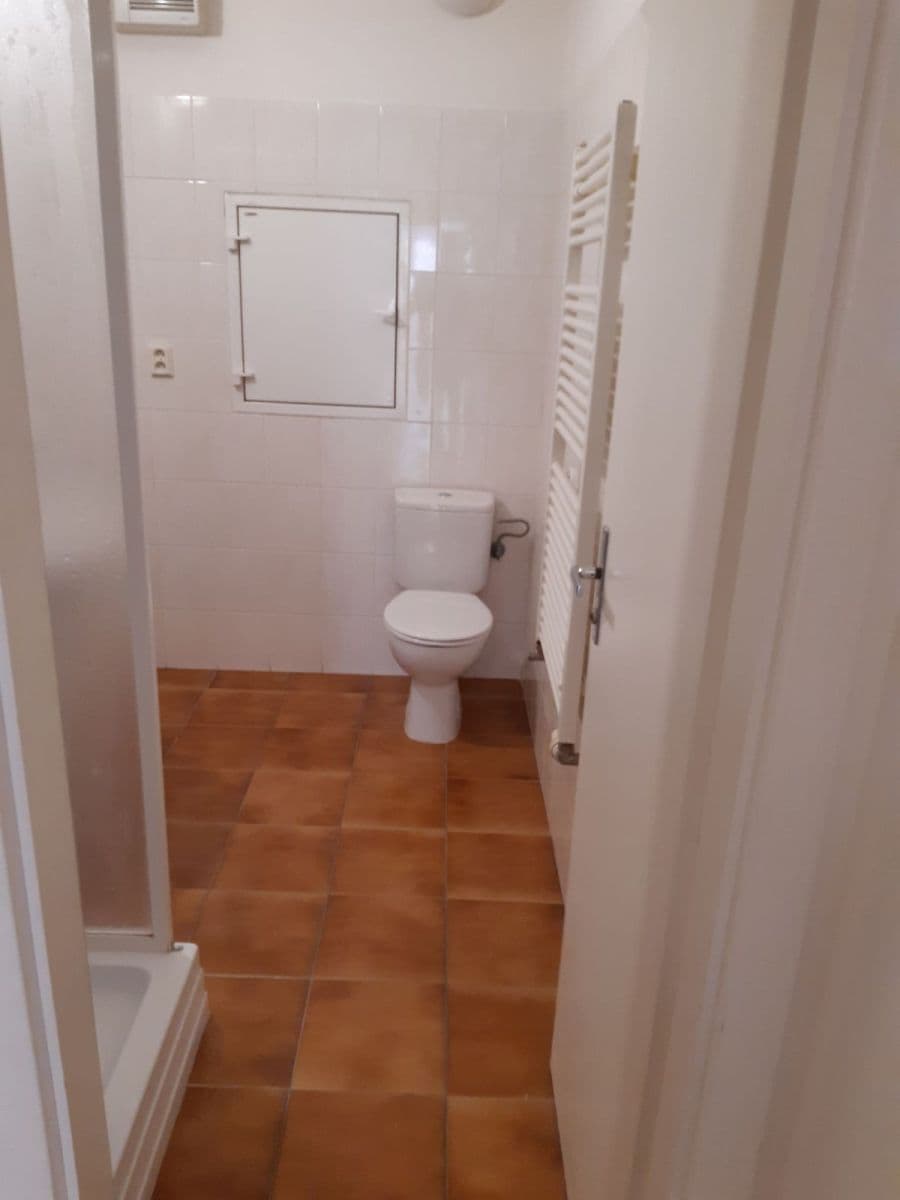 Studio flat to rent, 35 m², nábřeží Závodu míru, Pardubice, Pardubický Region Studio flat to rent, 35 m², nábřeží Závodu míru, Pardubice, Pardubický Region