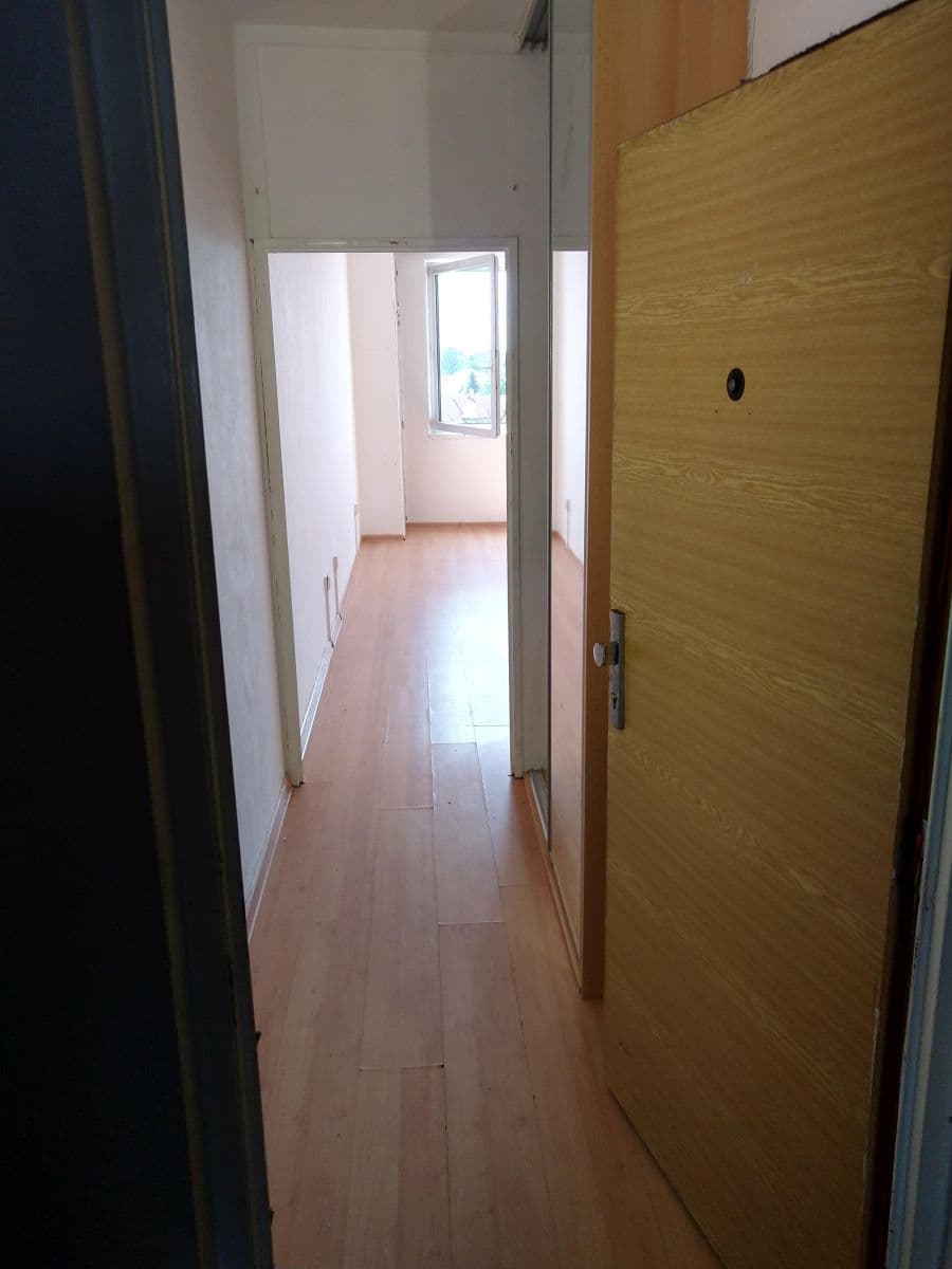 Small studio flat to rent, 30 m², třída Edvarda Beneše, Hradec Králové, Královéhradecký Region Small studio flat to rent, 30 m², třída Edvarda Beneše, Hradec Králové, Královéhradecký Region