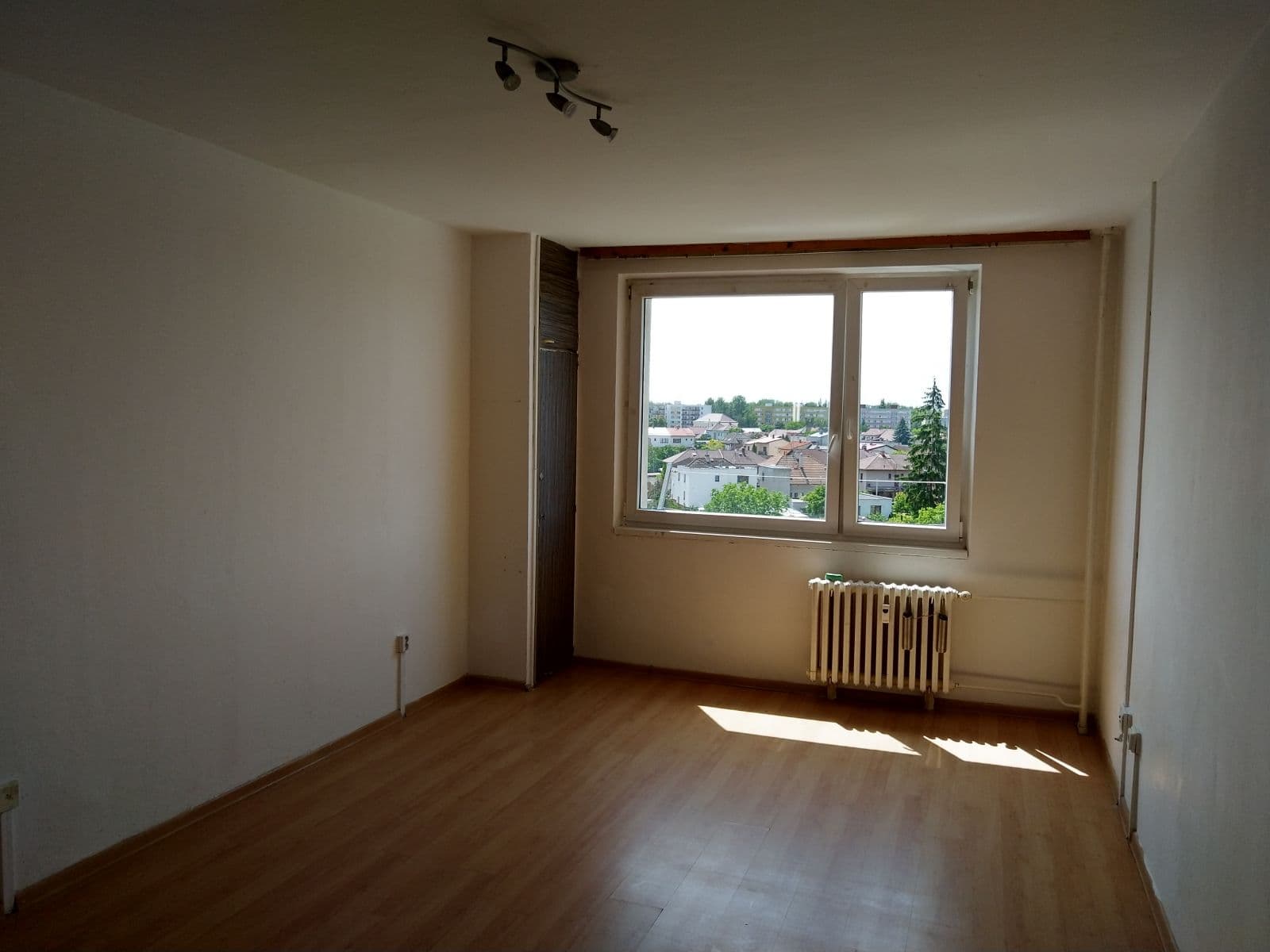Small studio flat to rent, 30 m², třída Edvarda Beneše, Hradec Králové, Královéhradecký Region Small studio flat to rent, 30 m², třída Edvarda Beneše, Hradec Králové, Královéhradecký Region