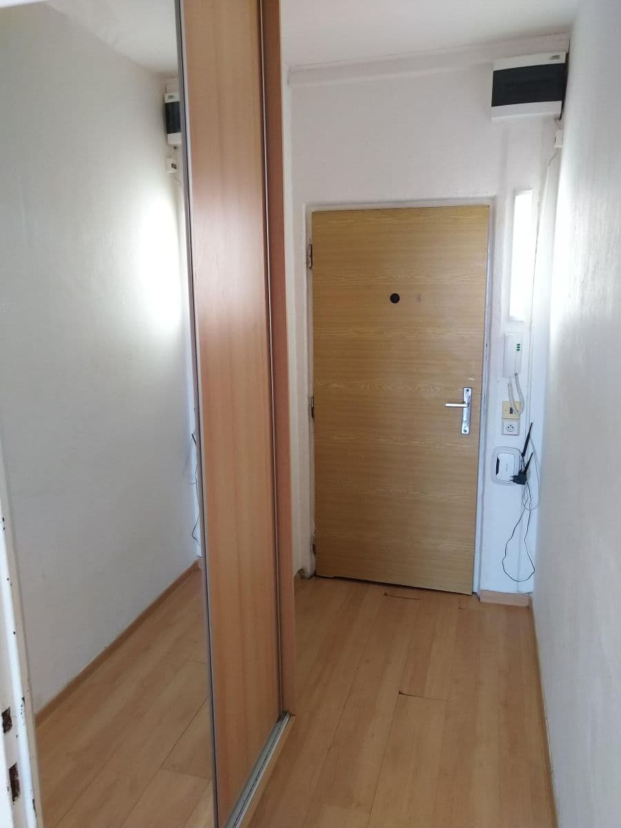 Small studio flat to rent, 30 m², třída Edvarda Beneše, Hradec Králové, Královéhradecký Region Small studio flat to rent, 30 m², třída Edvarda Beneše, Hradec Králové, Královéhradecký Region