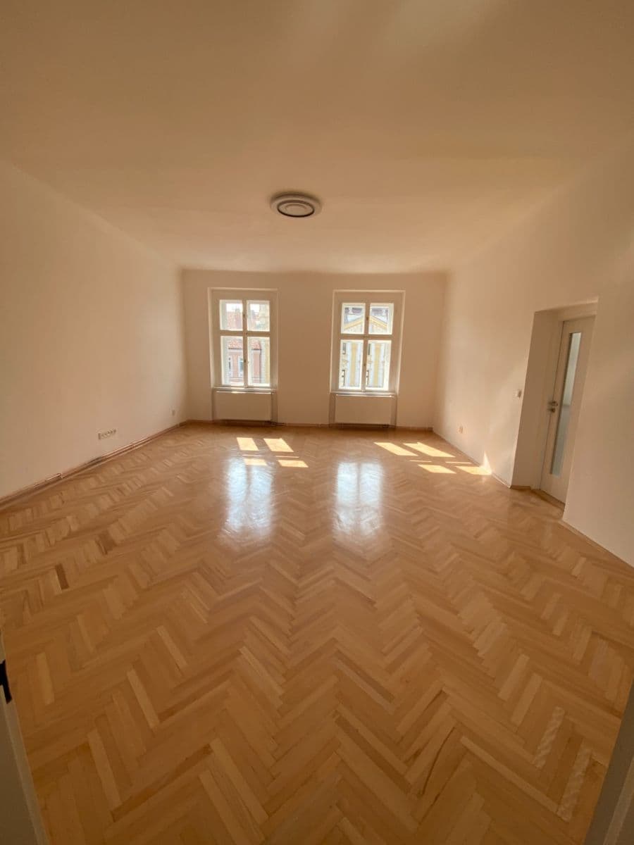 3 bedroom flat to rent, 100 m², Velké náměstí, Písek, Jihočeský Region 3 bedroom flat to rent, 100 m², Velké náměstí, Písek, Jihočeský Region