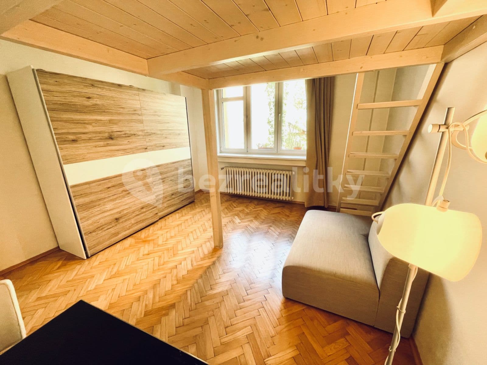 Small studio flat to rent, 28 m², Kozácká, Prague, Prague