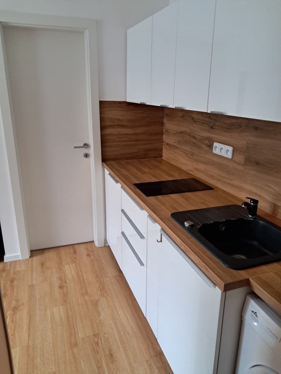 Studio flat to rent, 22 m², Pod Kesnerkou, Prague, Prague Studio flat to rent, 22 m², Pod Kesnerkou, Prague, Prague