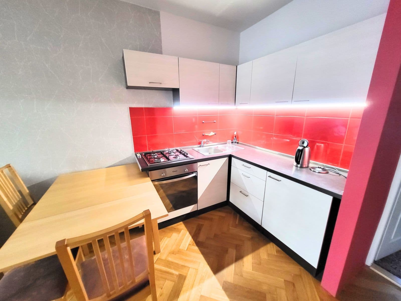 3 bedroom with open-plan kitchen flat to rent, 80 m², Nad Alejí, Prague, Prague 3 bedroom with open-plan kitchen flat to rent, 80 m², Nad Alejí, Prague, Prague